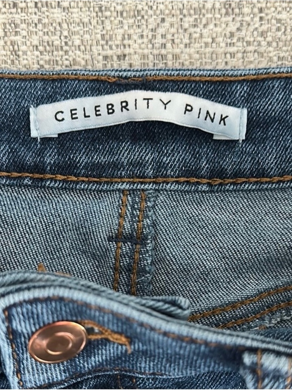 NWOT—Celebrity Pink Frayed Hem Distressed Denim Shorts Size 9/29 - Picture 2 of 10